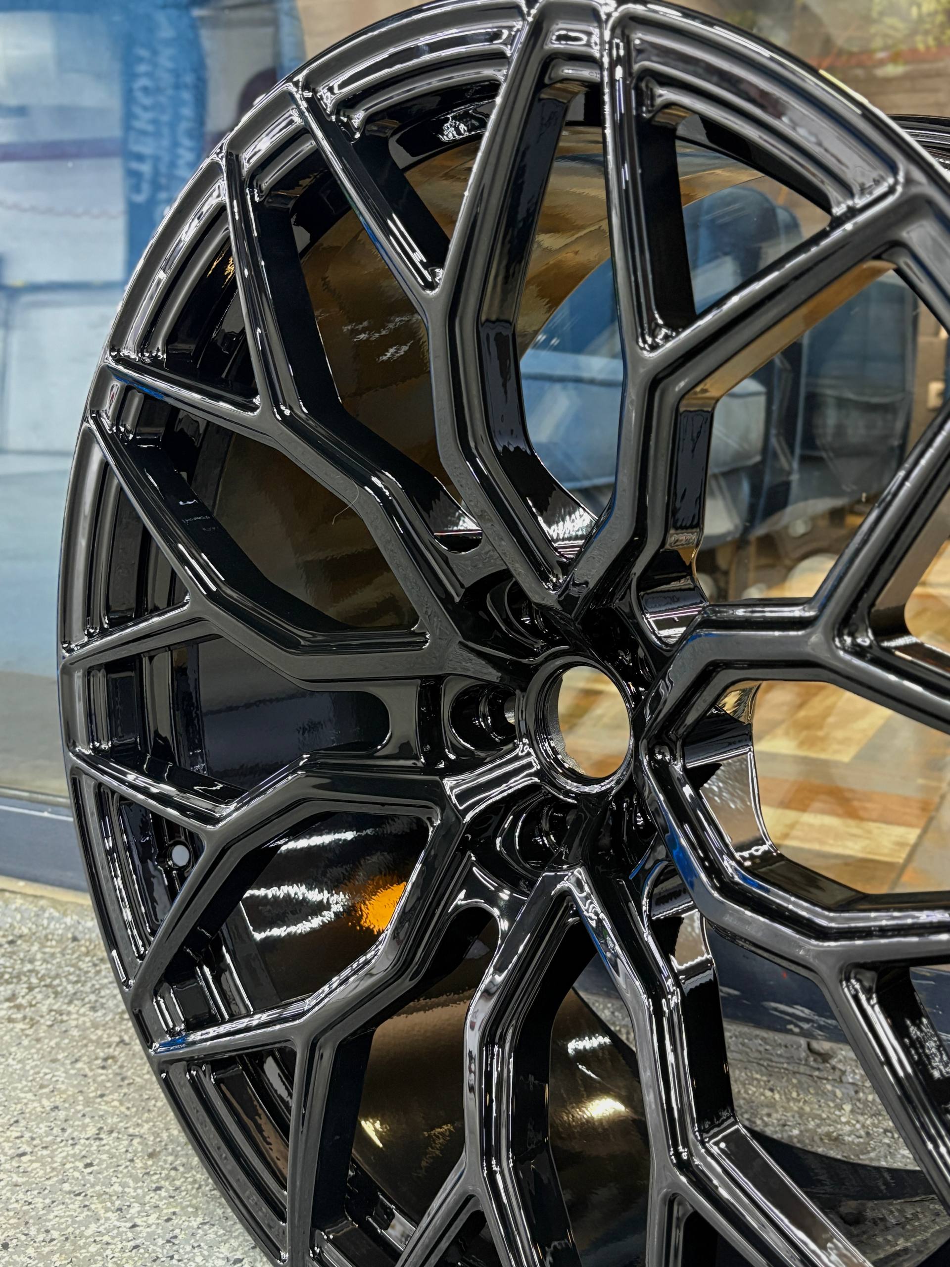 черный покрашеный диск фото